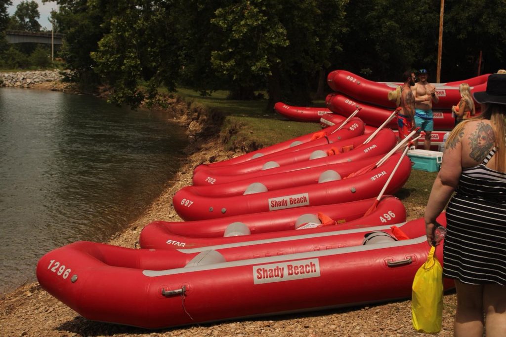 elk-river-rafting-basecamp-shady-beach-1024×683